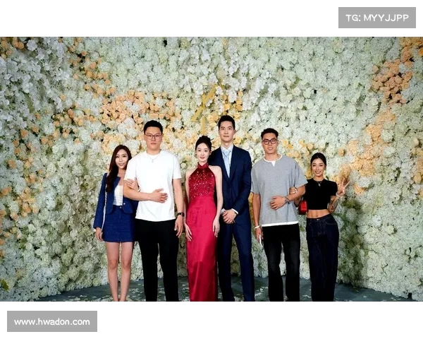 李添荣向相恋多年女友成功求婚 恩爱甜蜜步入婚姻殿堂